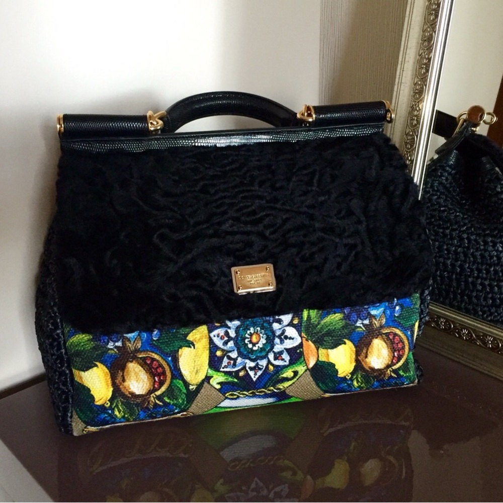 Dolce & Gabbana
Quality like new.